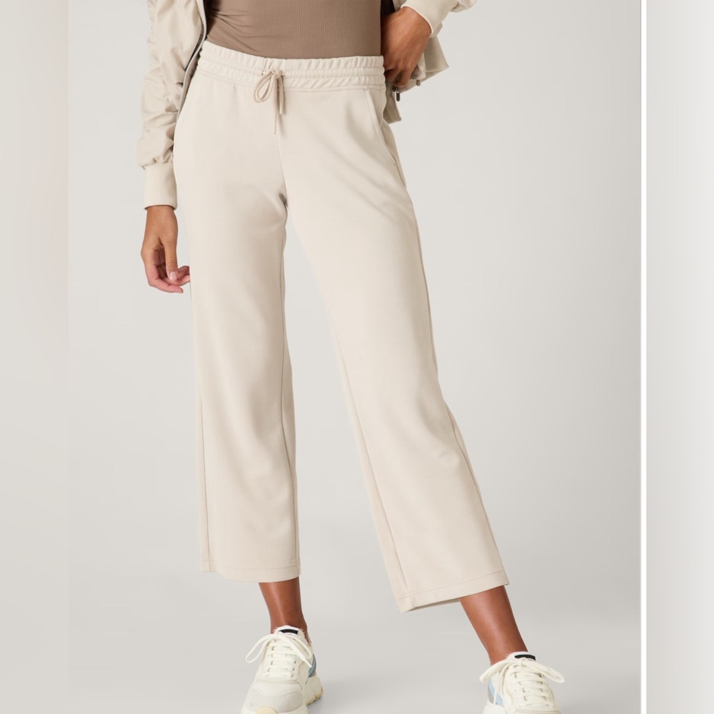 Athleta SEASOFT MID RISE STRAIGHT CROP